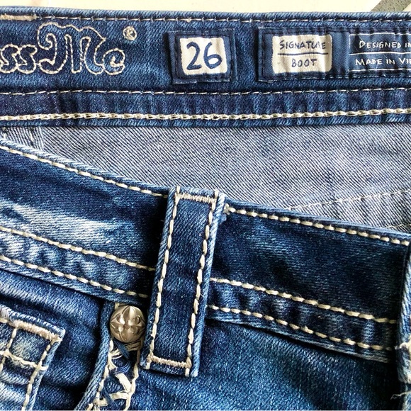 Miss Me ladies size 26 jeans Signature Boot Cut with feather detail - Picture 5 of 7